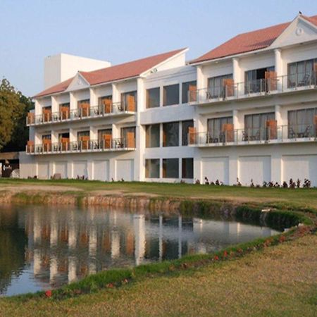 Club Mahindra Kensville Golf Resort Ahmedabad Eksteriør billede